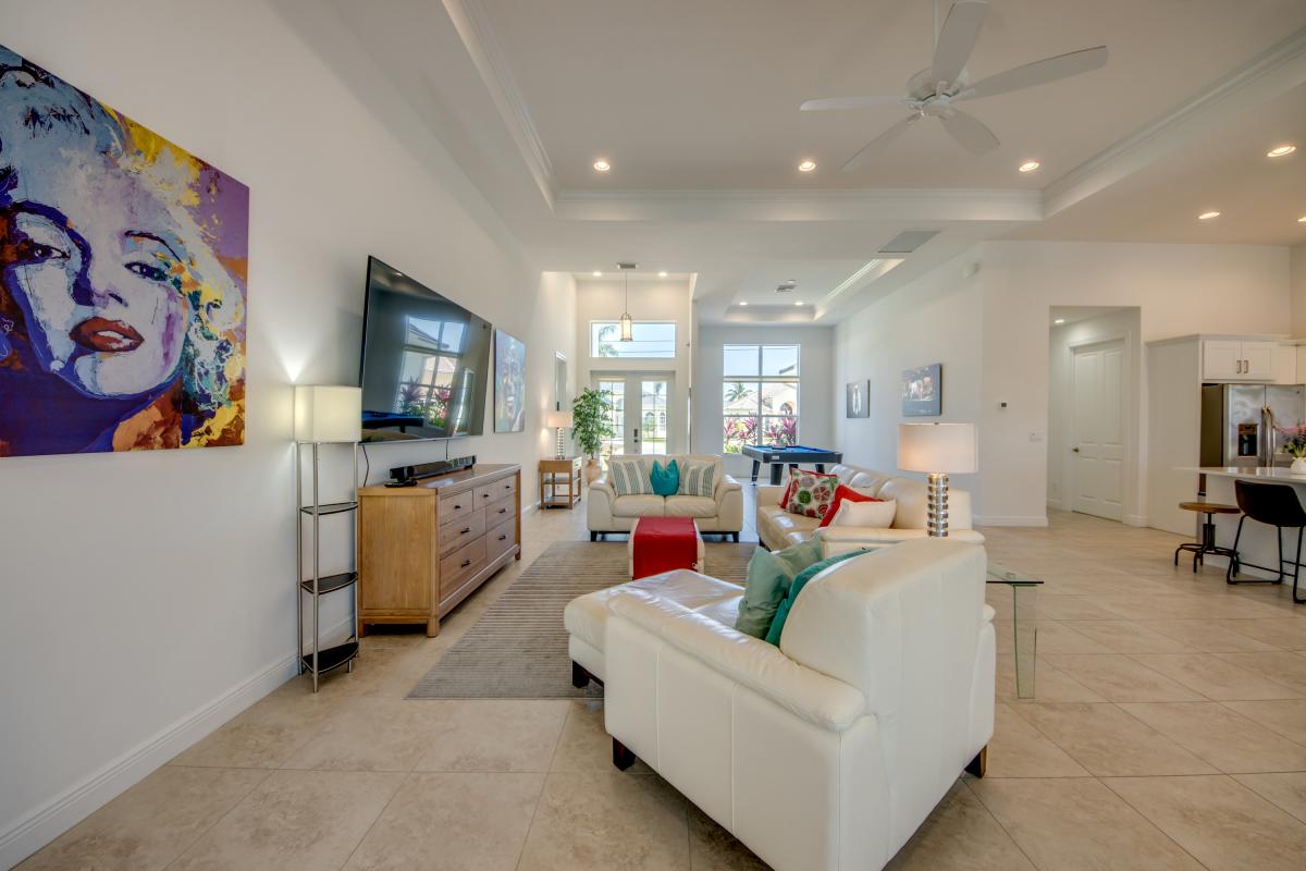 17-Family-Room