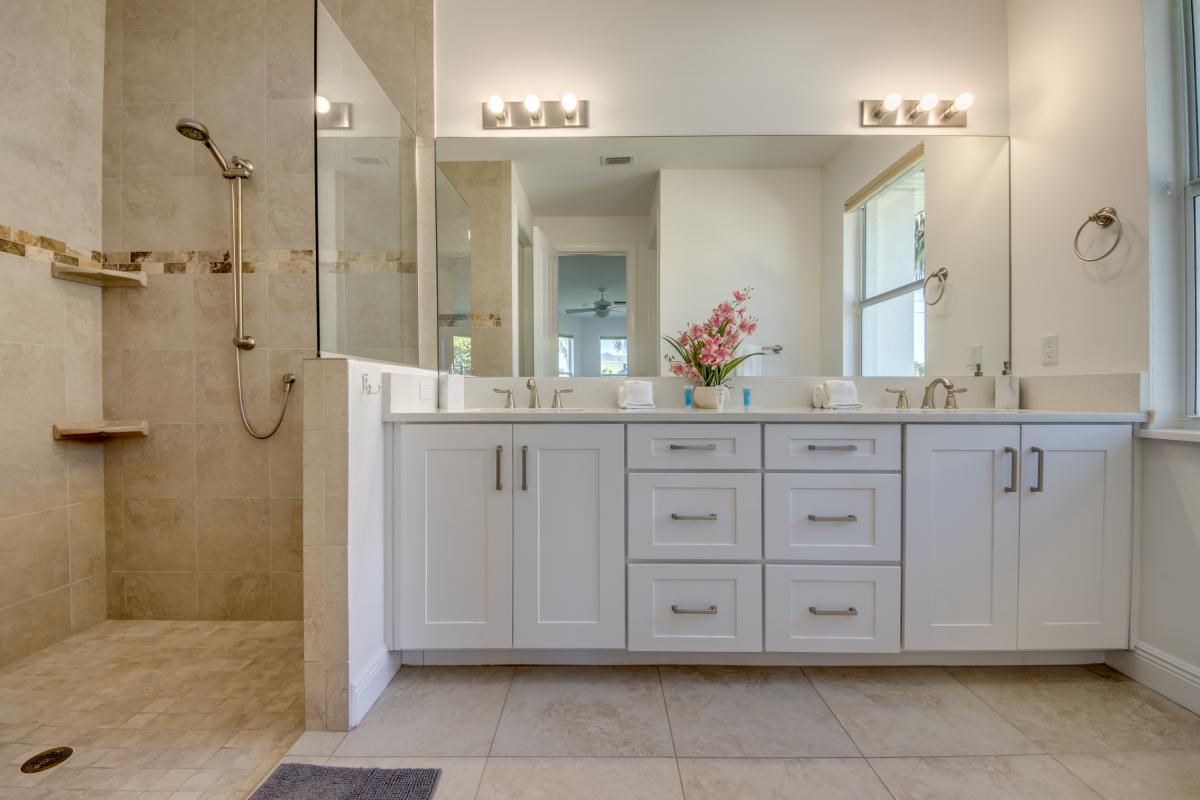 45-Guest-Suite-Bathroom