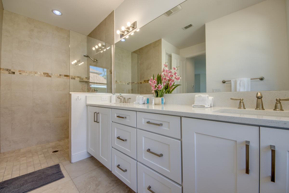 46-Guest-Suite-Bathroom