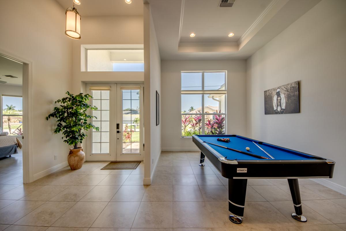 5-Foyer-Game-Room