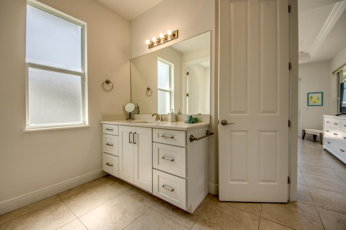 52-Guest-Suite-2-Bathroom